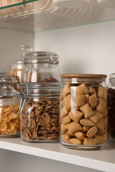 Glass Containers Different Breakfast Cereals Shelf — Stockfoto