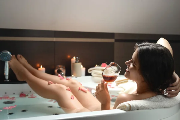 Woman Holding Glass Wine While Taking Bath Rose Petals Romantic — 스톡 사진