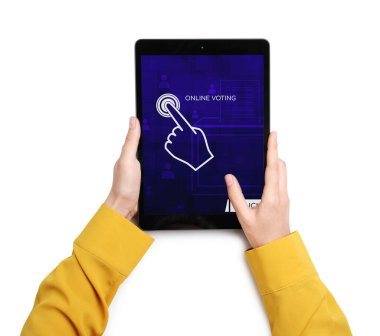 Beyaz arkaplan, üst görünüm üzerinden çevrimiçi oy veren kadın