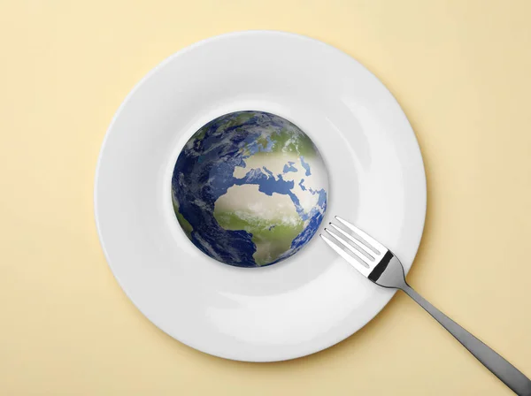 Global Food Crisis Concept Globe Earth Plate Fork Beige Background — Foto Stock