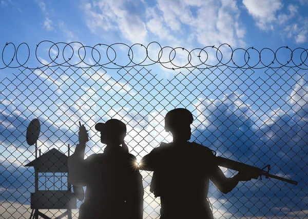 Silhouettes Border Guards Post Outdoors Early Morning — Foto de Stock