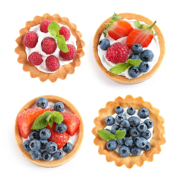 Set Tasty Sweet Tartlets Fresh Berries White Background Top View — Stock Photo, Image