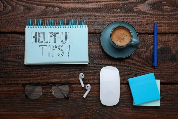 Platte Lay Compositie Met Tekst Handige Tips Notitieboekje Houten Tafel — Stockfoto