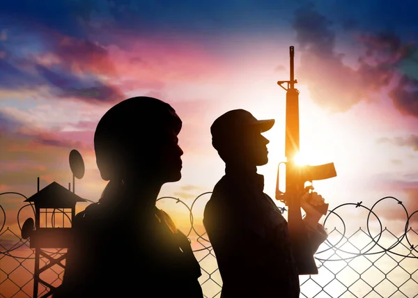 Silhouettes Border Guards Post Outdoors Early Morning — Stockfoto