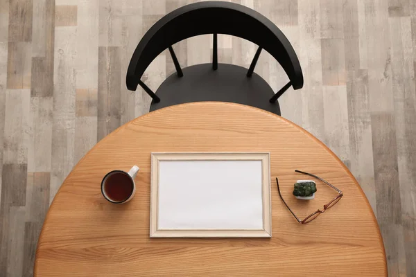 Wooden Table Cup Tea Photo Frame Houseplant Eyeglasses Black Chair — Fotografia de Stock