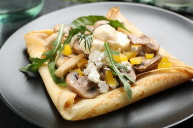 İnce krepli nefis kahvaltı, yakın plan.