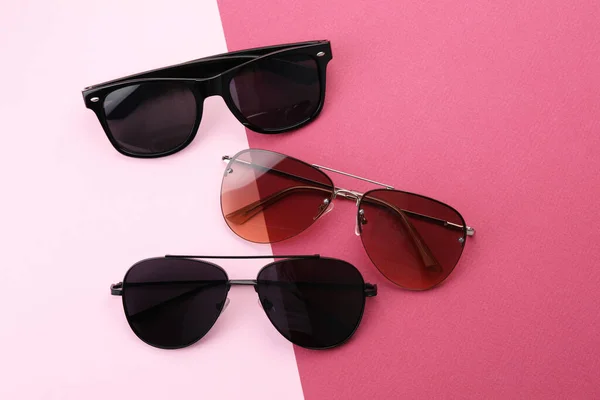 Different Stylish Sunglasses Color Background Flat Lay — Fotografie, imagine de stoc