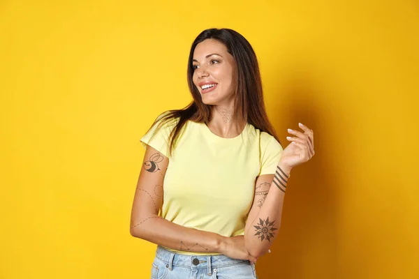 Attractive Woman Beautiful Tattoo Sketches Yellow Background — Fotografia de Stock