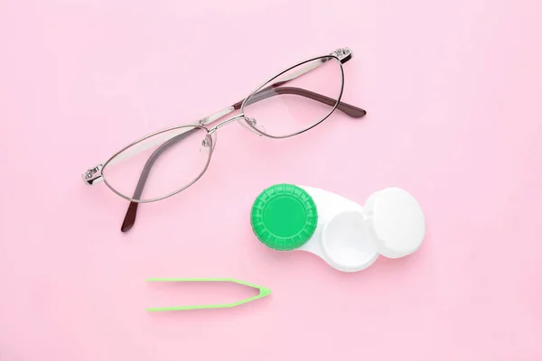 Case Contact Lenses Tweezers Glasses Pink Background Flat Lay — 图库照片