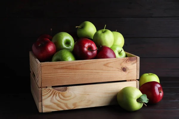 Fresh Ripe Red Green Apples Black Wooden Table — Stock Photo, Image