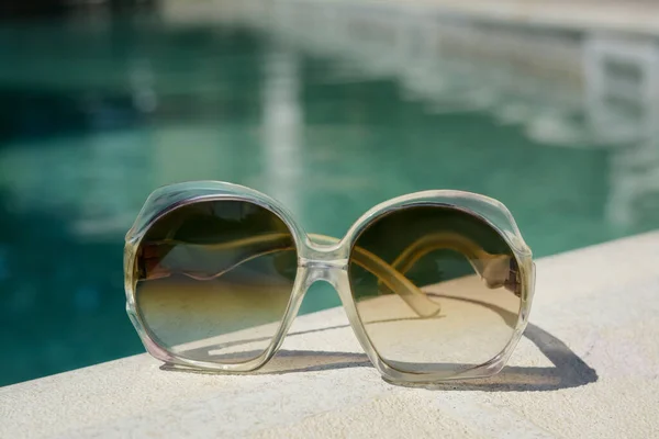 Stylish Sunglasses Outdoor Swimming Pool Sunny Day Closeup Beach Accessory — Zdjęcie stockowe