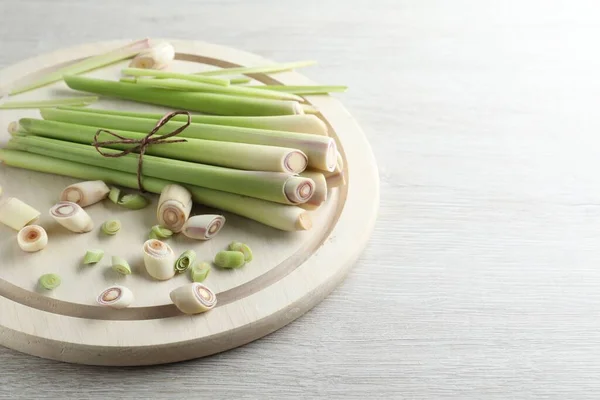 Whole Cut Fresh Lemongrass White Wooden Table Space Text — 图库照片