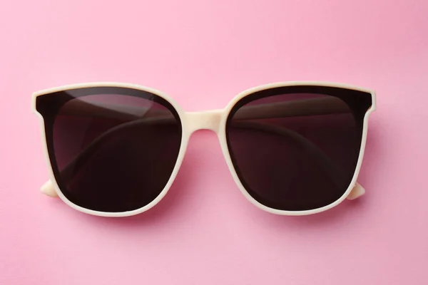 New Stylish Elegant Sunglasses Pink Background Top View —  Fotos de Stock