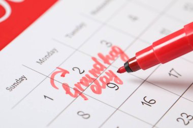 Takvimin 2 Şubat 'ı işaretleniyor, yakın plan. Köstebek Günü