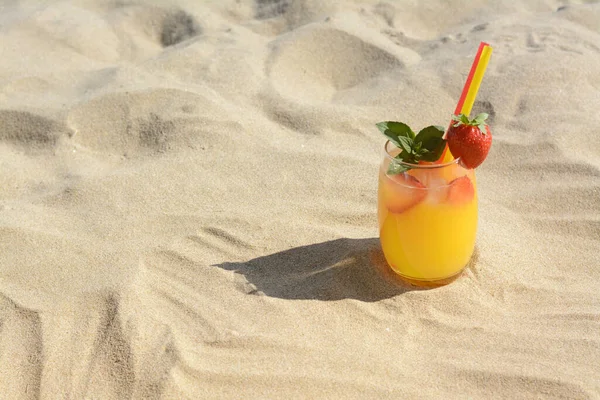 Glass Refreshing Drink Strawberry Sandy Beach Space Text — Fotografia de Stock