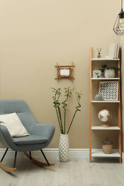 Stylish Room Interior Bamboo Frame Rocking Chair — Foto de Stock