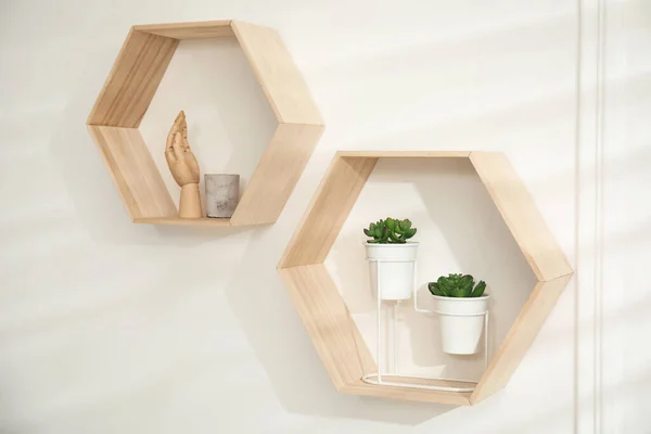 Honeycomb Shaped Shelves Decorative Elements Houseplants White Wall — Foto de Stock