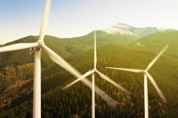 Moderne Windkraftanlagen Den Bergen Alternative Energiequelle — Stockfoto