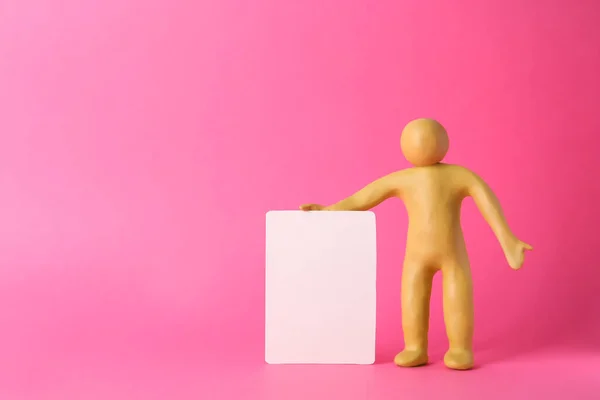 Human Figure Made Yellow Plasticine Holding Blank Sign Pink Background — Φωτογραφία Αρχείου