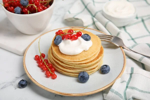 Tasty Pancakes Natural Yogurt Blueberries Red Currants Marble Table — Foto de Stock