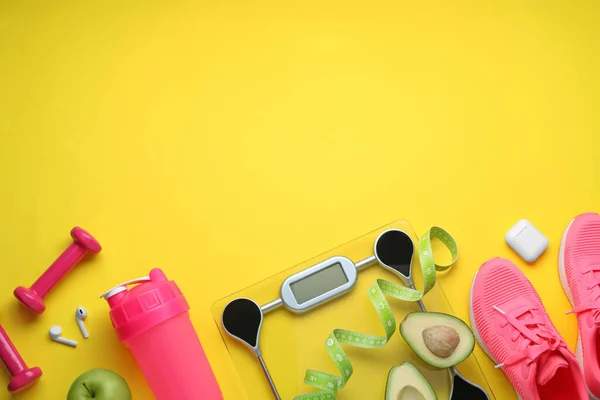 Flat Lay Composition Electronic Scales Measuring Tape Yellow Background Space — Stockfoto