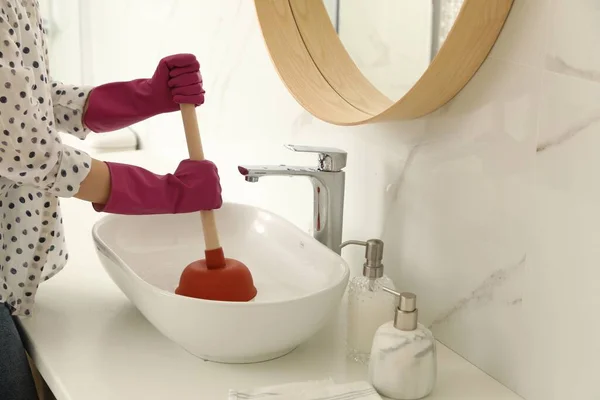 Woman Using Plunger Unclog Sink Drain Bathroom Closeup — Stock Photo, Image