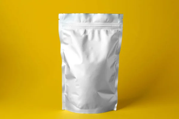 One Blank Foil Package Yellow Background — Fotografia de Stock
