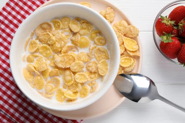 Bowl Tasty Corn Flakes Strawberries Served Breakfast White Wooden Table — 스톡 사진
