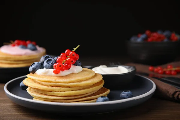 Tasty Pancakes Natural Yogurt Blueberries Red Currants Wooden Table Space — Photo