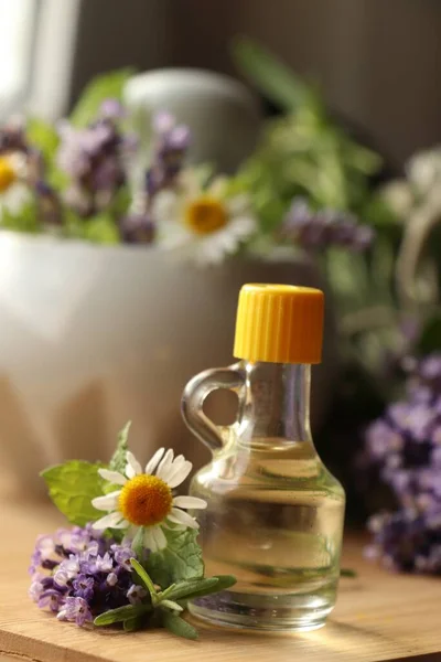 Bottle Natural Lavender Essential Oil Mortar Flowers Wooden Table — ストック写真