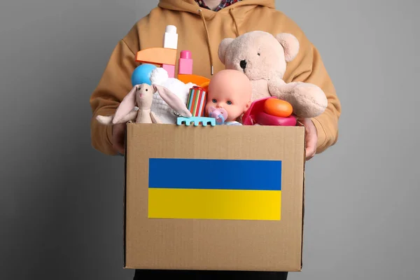 Humanitarian Aid Ukrainian Refugees Man Holding Donation Box Full Different — Fotografia de Stock