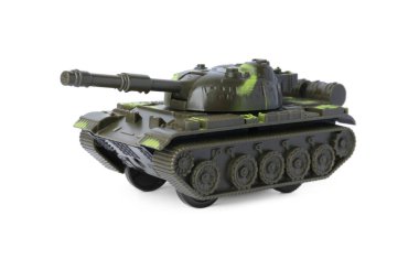 Bir oyuncak askeri tank beyazda izole edilmiş.
