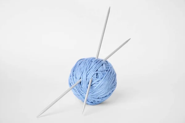 Soft Light Blue Woolen Yarn Knitting Needles White Background — Stock Photo, Image
