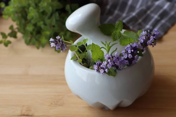 Mortar Fresh Lavender Flowers Herbs Pestle Wooden Table Closeup — Zdjęcie stockowe