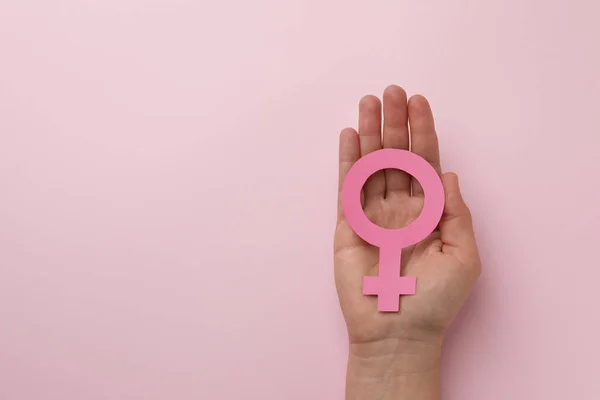 Woman Holding Female Gender Sign Pink Background Top View Space — Stockfoto