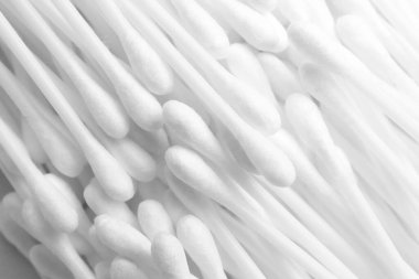 Arkaplan olarak birçok pamuk tomurcuğu, yakın görünüm