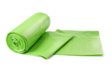 beyaz izole yeşil çöp poşetleri rulo