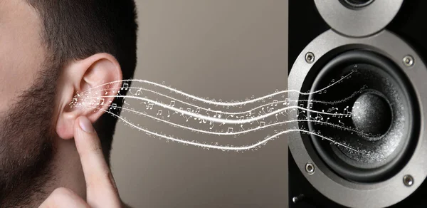 Modern Audio Speaker Man Listening Music Light Grey Background Closeup — Fotografia de Stock