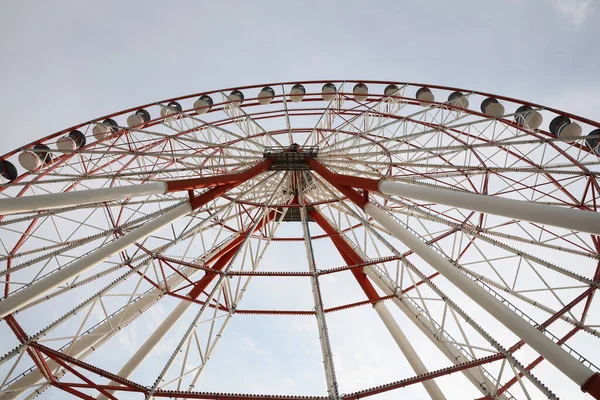 Beautiful Large Ferris Wheel Outdoors Low Angle View — Foto de Stock