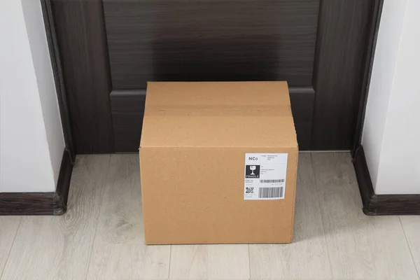 Cardboard Box Floor Entrance Parcel Delivery Service —  Fotos de Stock