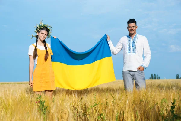 Friends Holding National Flag Ukraine Field — Zdjęcie stockowe
