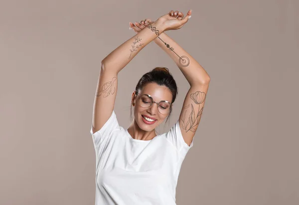 Attractive Woman Beautiful Tattoo Sketches Beige Background — Stockfoto