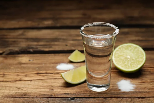 Mexikói Tequila Sóval Lime Mal Asztalon Szöveg Helye — Stock Fotó
