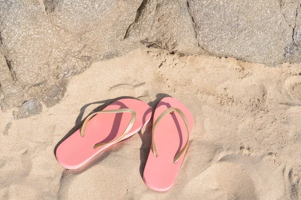 Stylish Pink Flip Flops Sandy Beach Rock View — Stockfoto