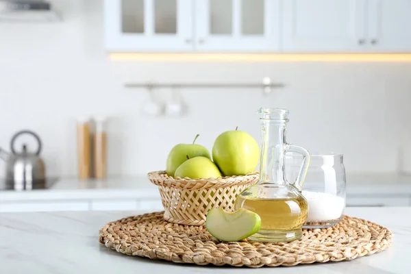 Apple Vinegar Baking Soda White Marble Table Kitchen Eco Friendly — 스톡 사진