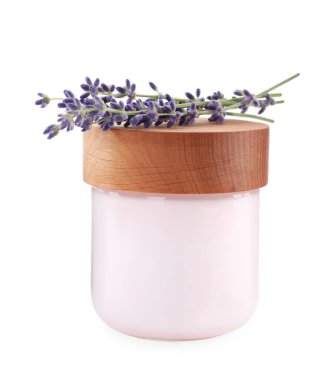 Beyaz arka planda bir kavanoz el kremi ve lavanta.