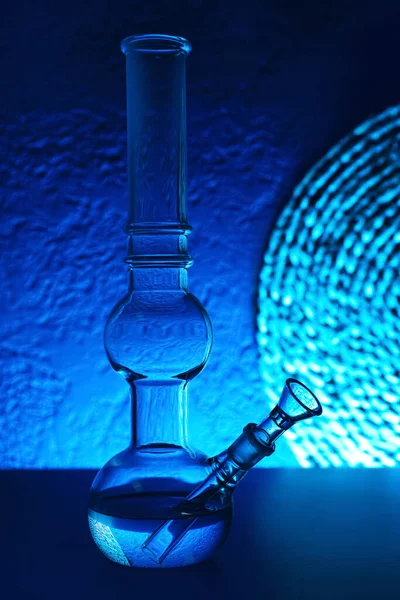 Glass Bong Table Toned Blue Smoking Device — Stock fotografie