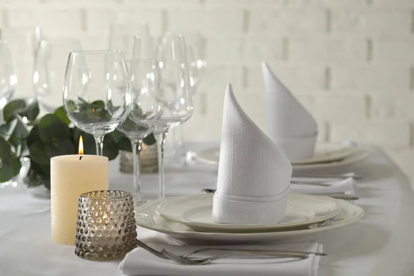 Elegante Elegante Mesa Para Una Cena Festiva Restaurante — Foto de Stock