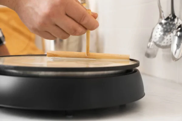 Man Cooking Delicious Crepe Electric Pancake Maker Kitchen Closeup — Stok fotoğraf