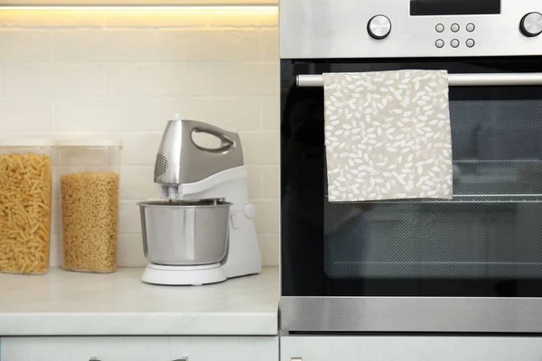 Clean Towel Hanging Oven Handle Kitchen — стоковое фото